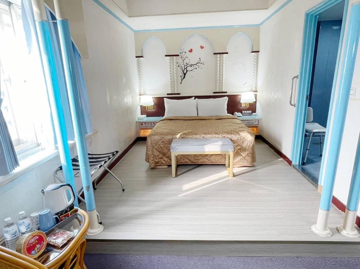 Hua Ku Hotel Tainan Esterno foto