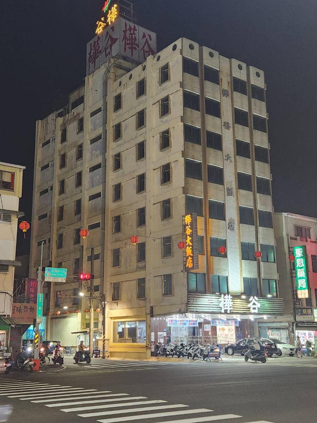 Hua Ku Hotel Tainan Esterno foto
