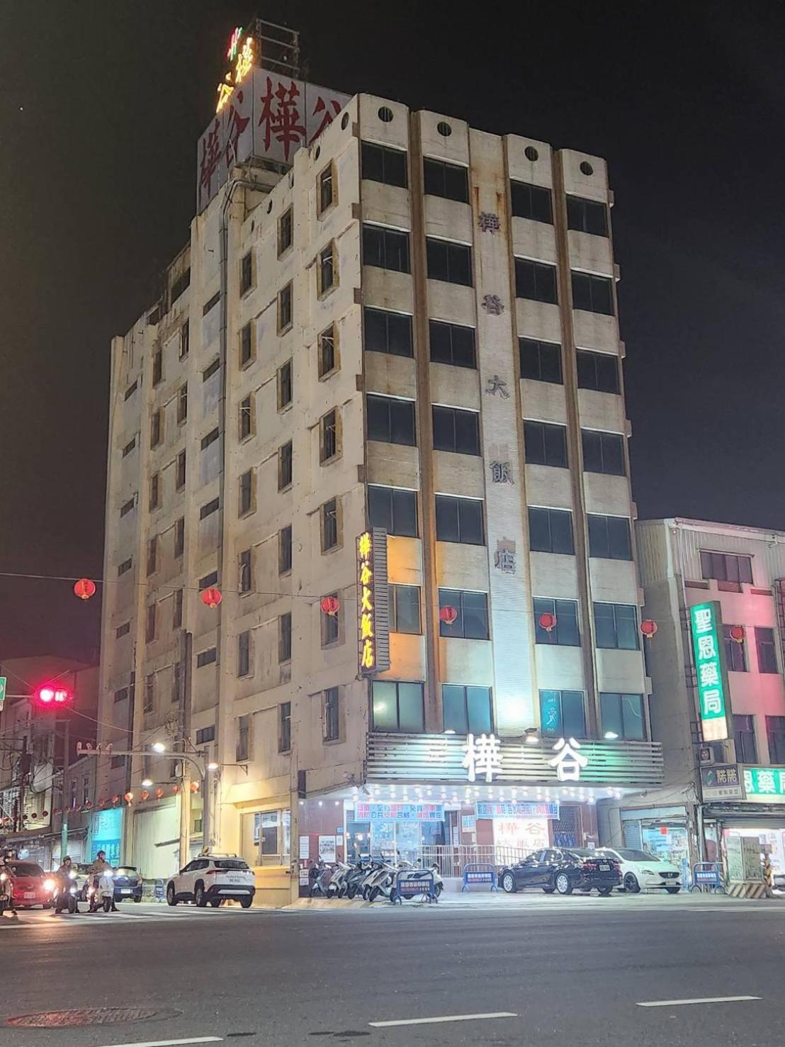 Hua Ku Hotel Tainan Esterno foto
